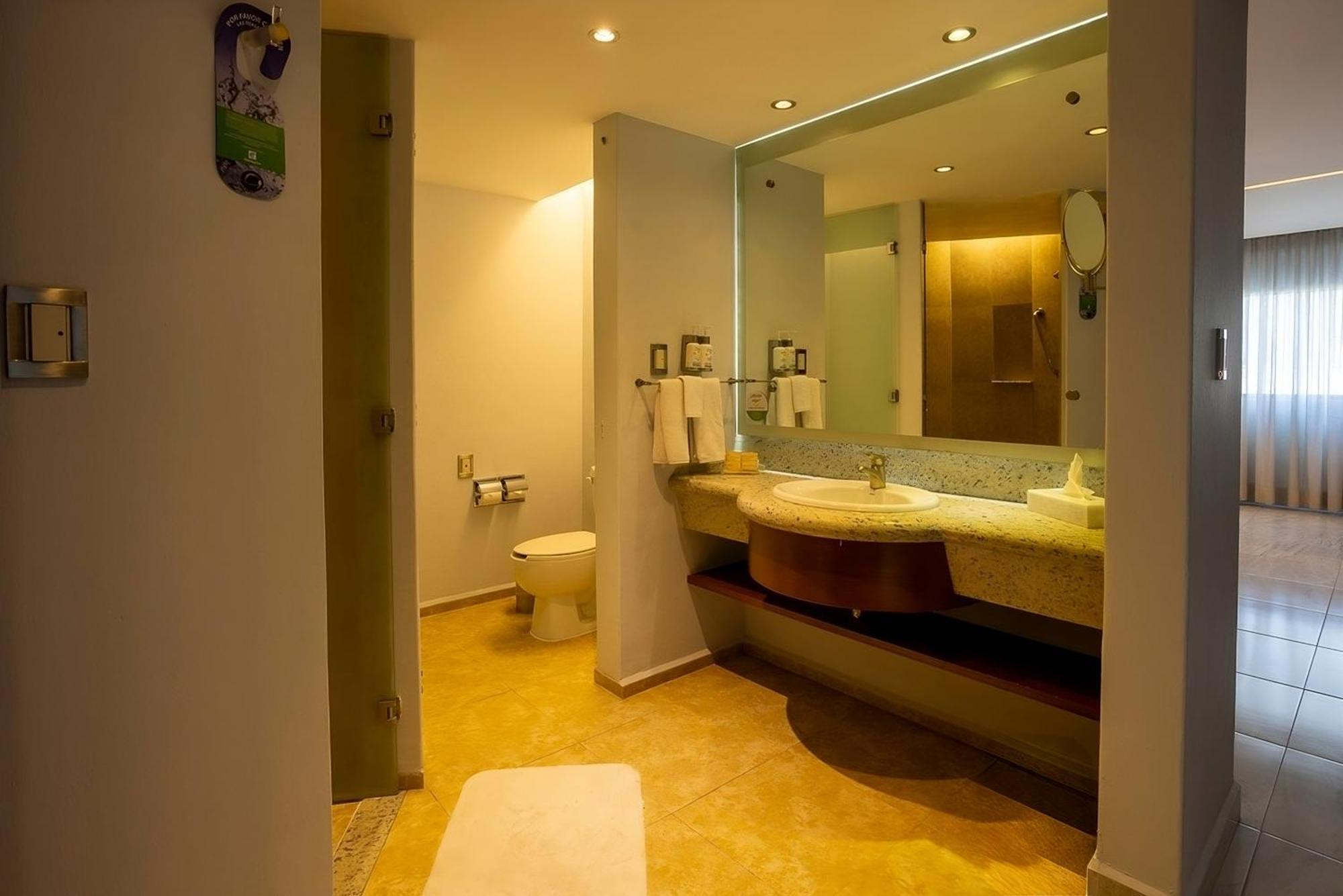 Holiday Inn Puebla Finsa By Ihg Екстериор снимка